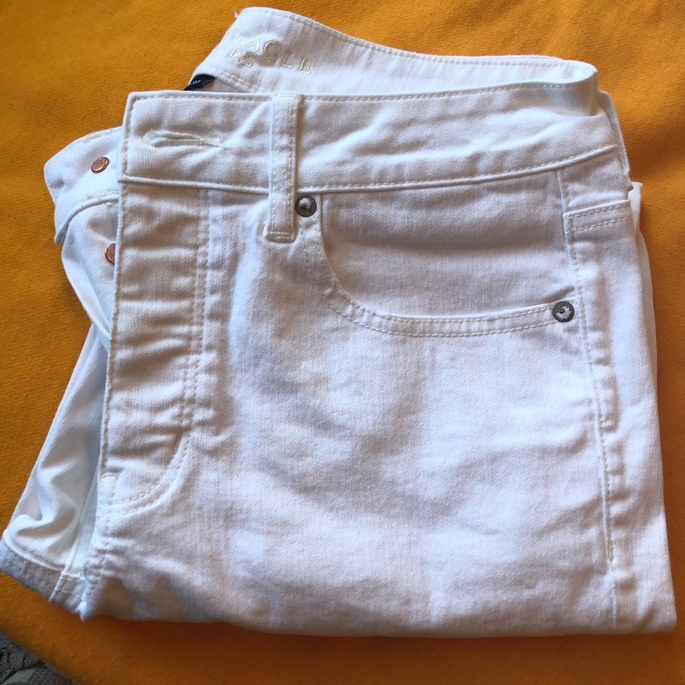 American Eagle White Tomgirl Jeans